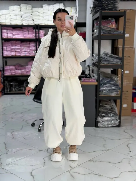 Жіночий костюм ЦЕЙЗУ White Жіночий костюм ЦЕЙЗУ White