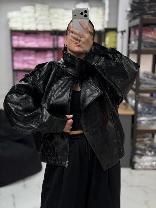 Жіноча шкіряна курточка ФОЛЕЙ Black Жіноча шкіряна курточка ФОЛЕЙ Black